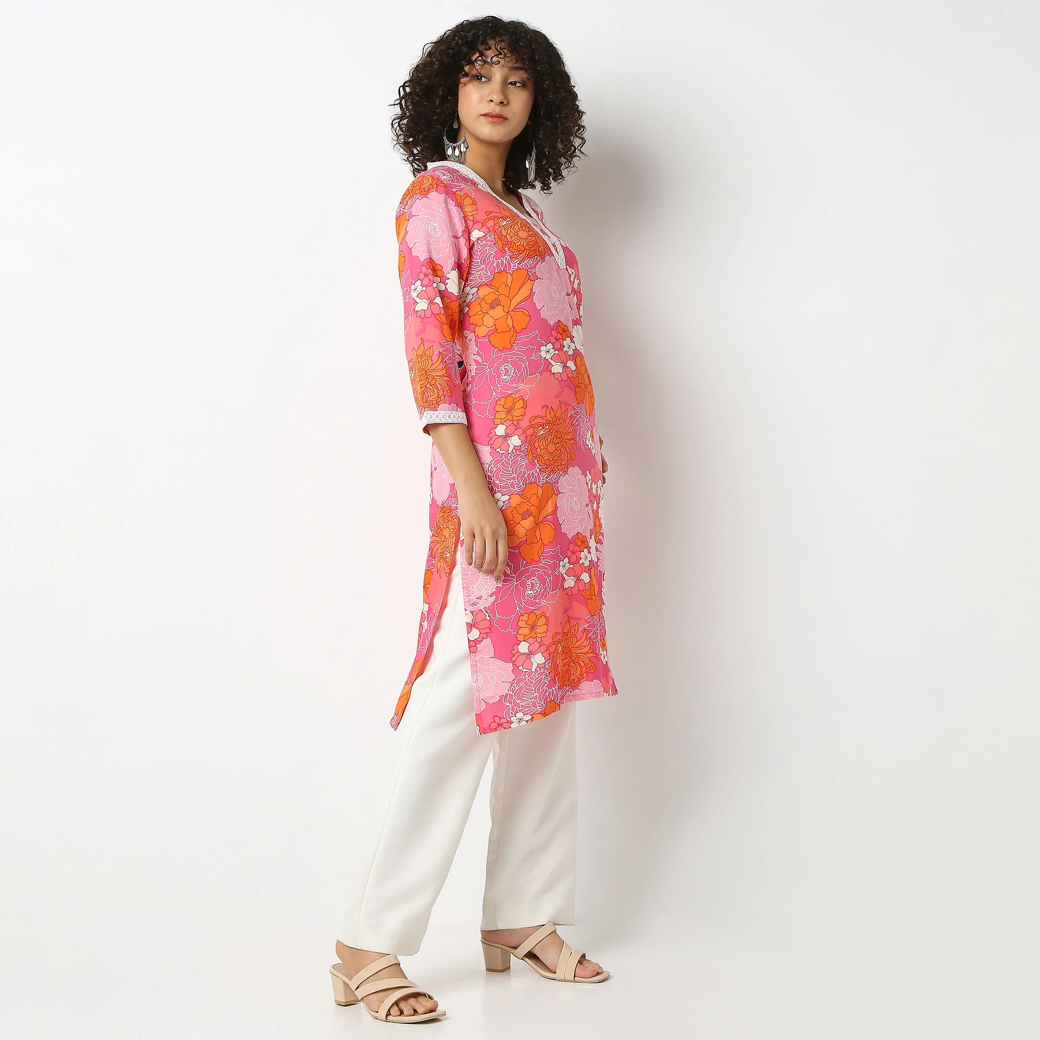 V-Neck Calf Length Three-Fourth Sleeve Straight Fit Printed Kurta - Image 5