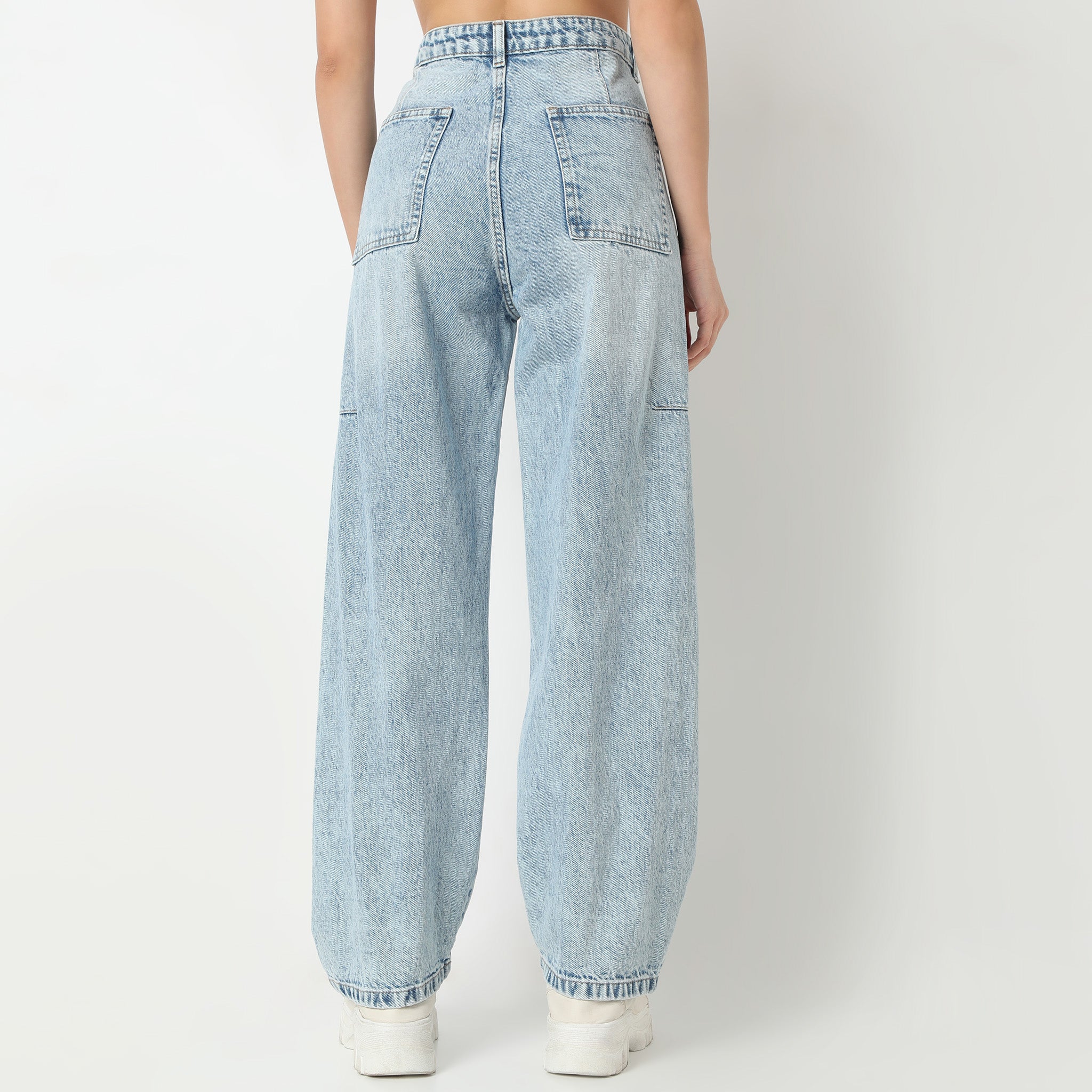 Straight Fit High Rise Light Wash Denim With Side Rivet Look Jeans - Image 3