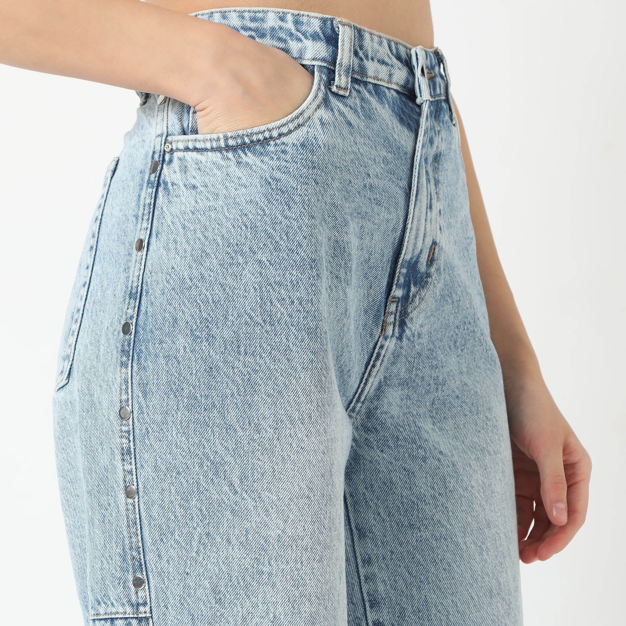 Straight Fit High Rise Light Wash Denim With Side Rivet Look Jeans - Image 5