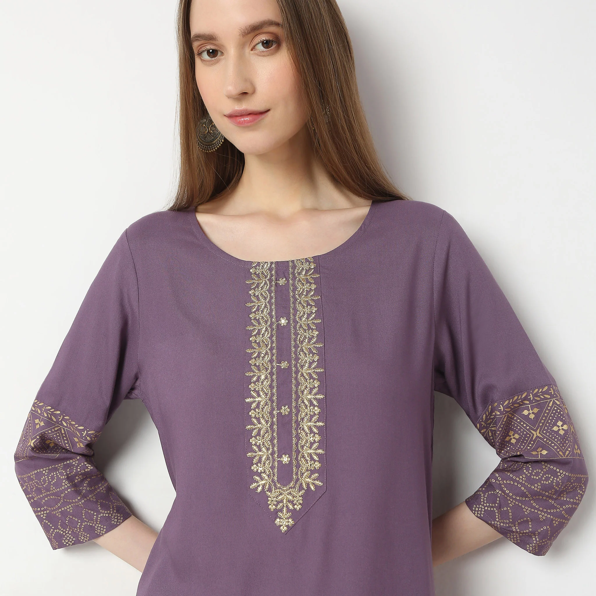 Straight Fit Solid Kurta - Image 4