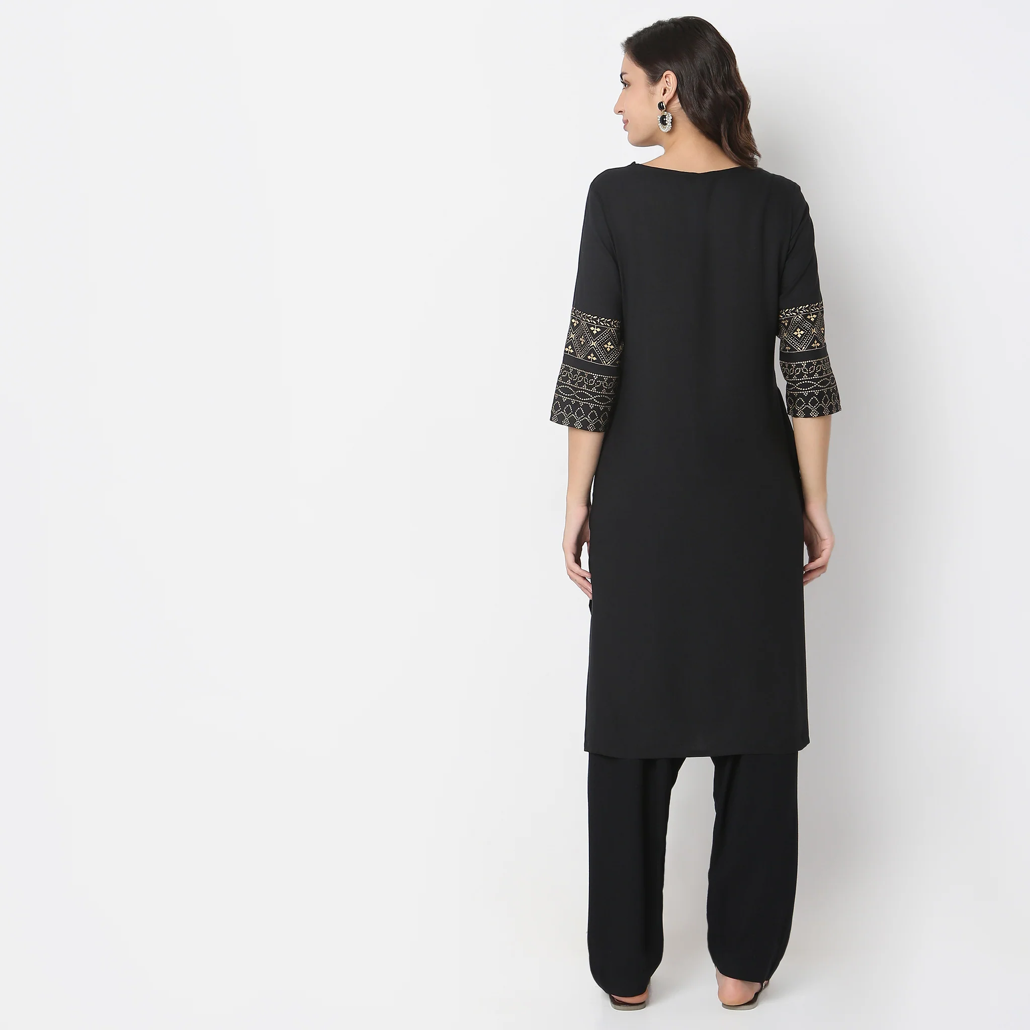 Straight Fit Solid Kurta - Image 7