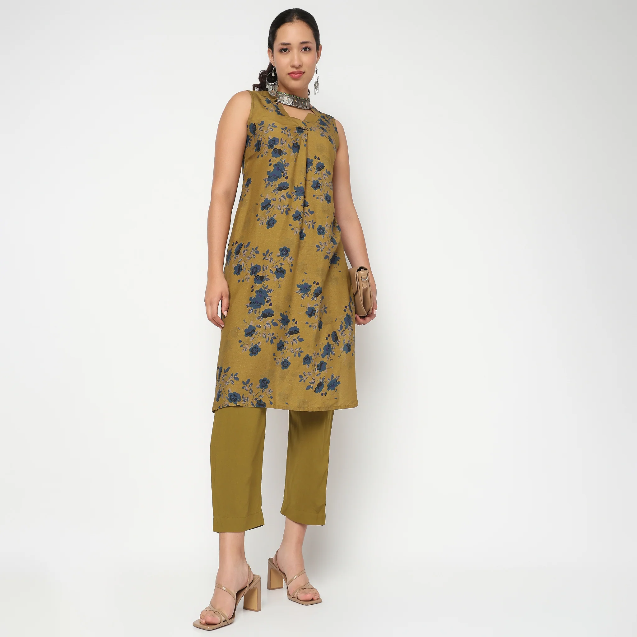 Straight Fit Solid Mid Rise Pants