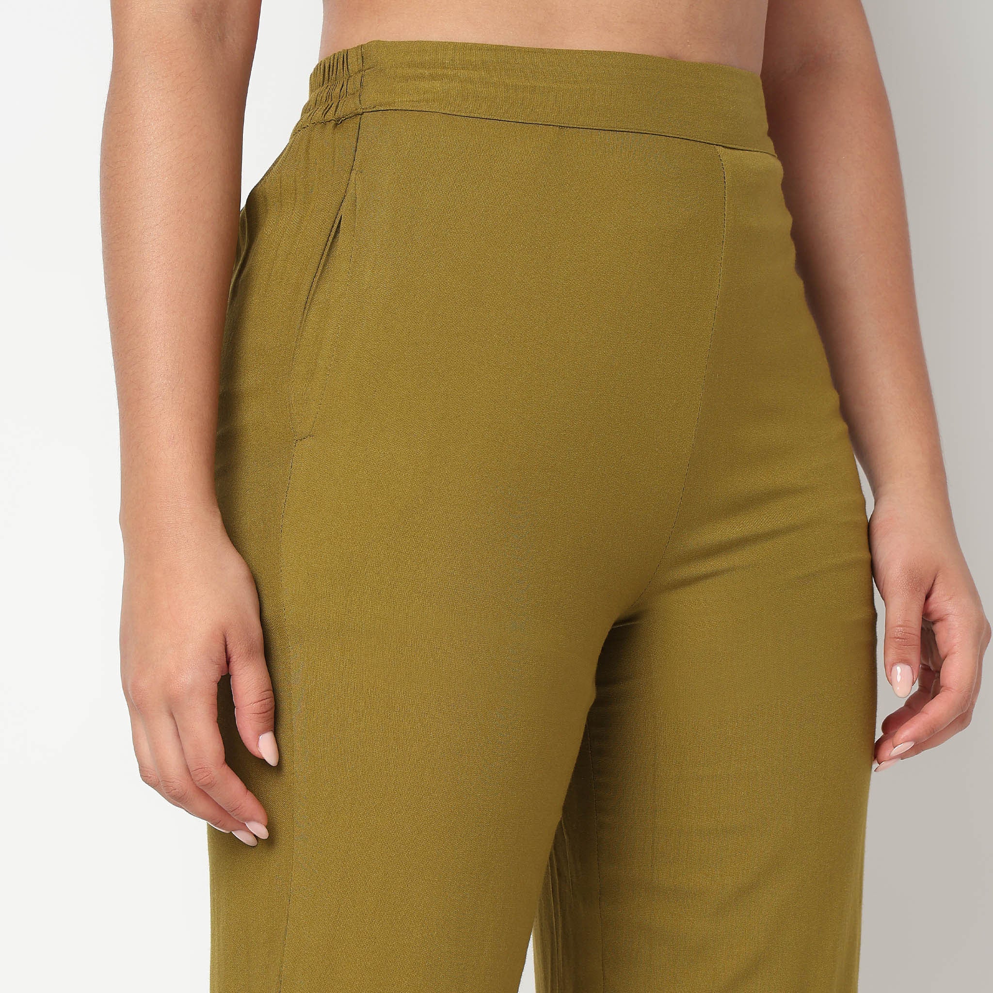 Straight Fit Solid Mid Rise Pants - Image 4