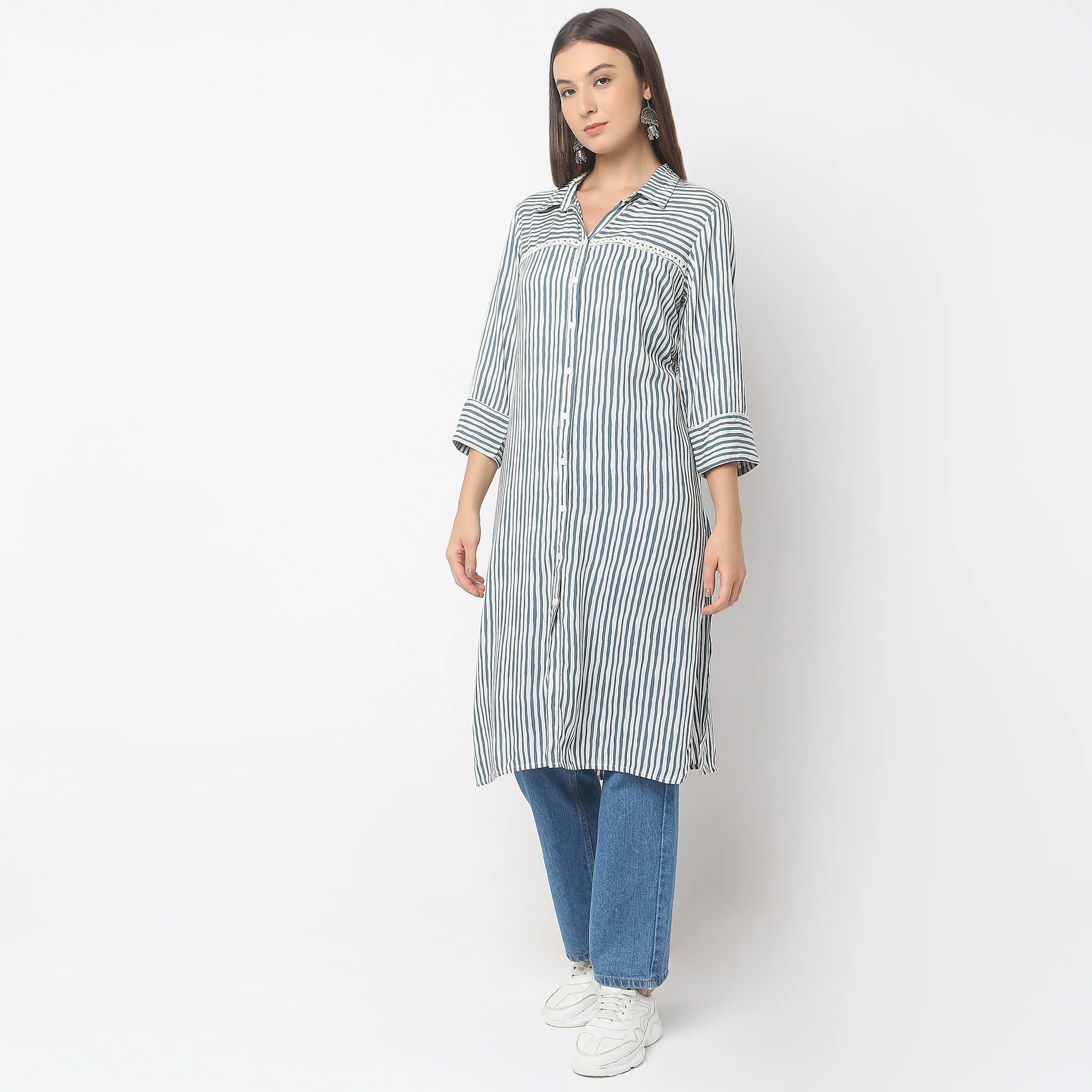 Striped Knee Length Coller Embroidered Straight Fit Kurta - Image 5