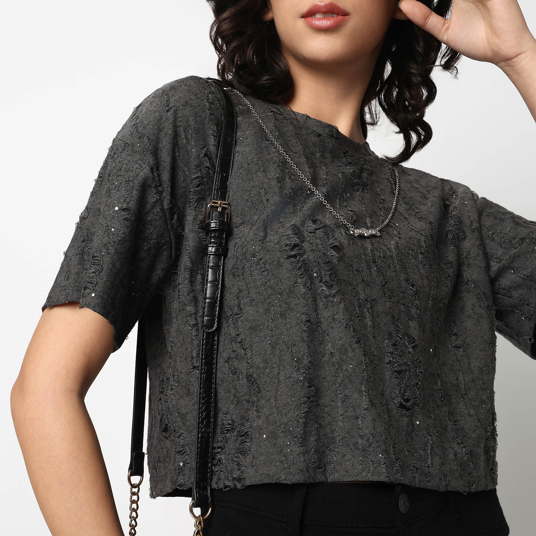 Textured Cropped T-Shirt with Chain Detailing - Image 4