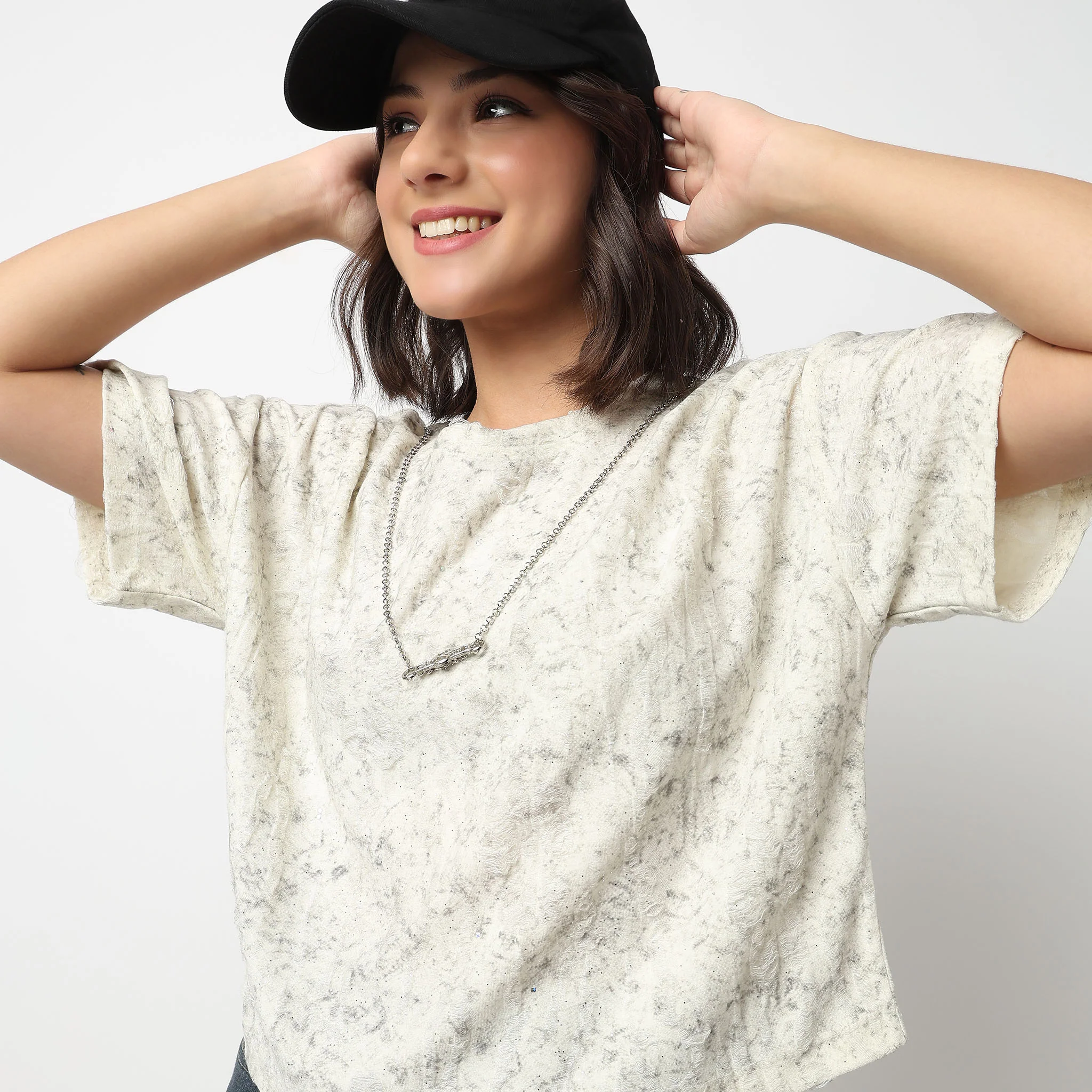 Textured Cropped T-Shirt with Chain Detailing - Image 6