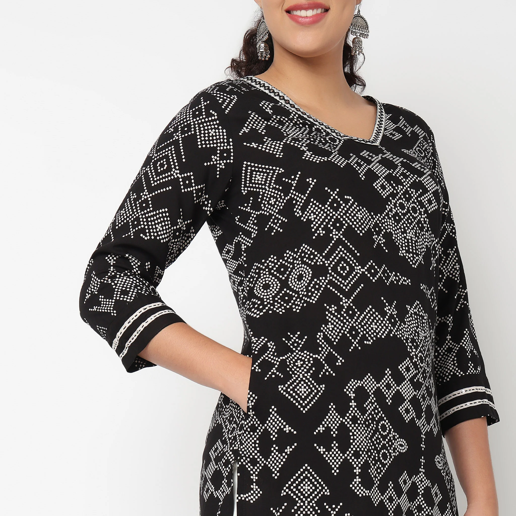 V-Neck Printed Kurta - Image 4
