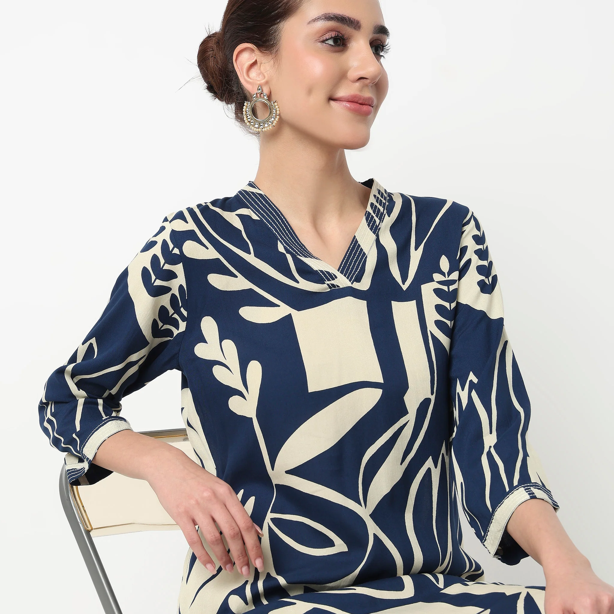 V-Neck Printed Slit Long Kurta - Image 4