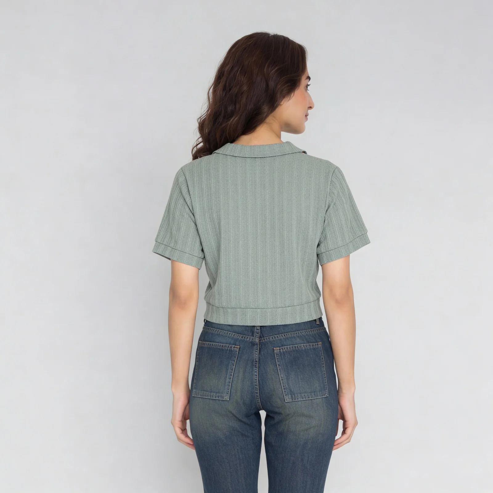 V-Neck Slim Fit Cropped T-Shirt - Image 4
