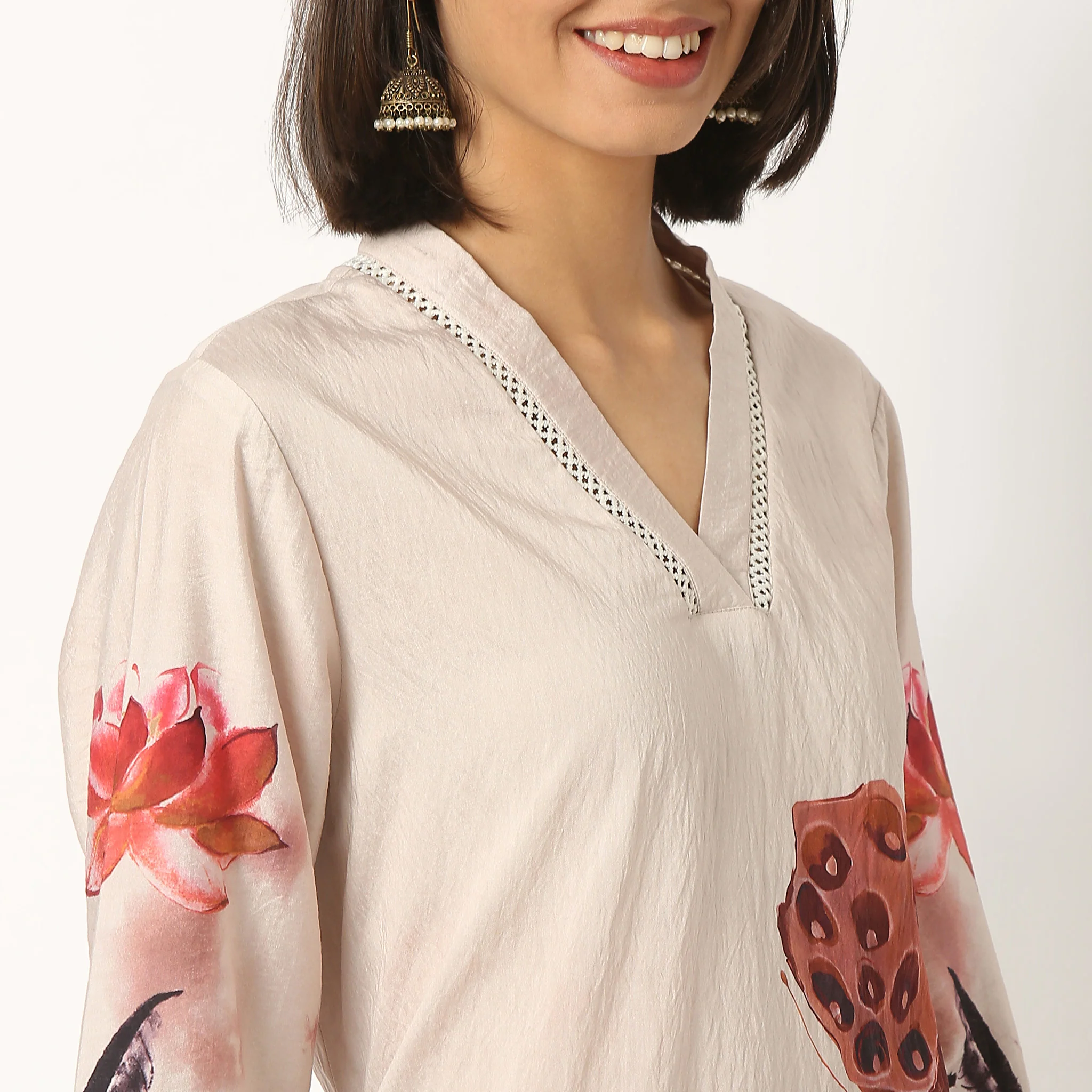 V-Neck Printed Kurta With Pant Set - Image 4