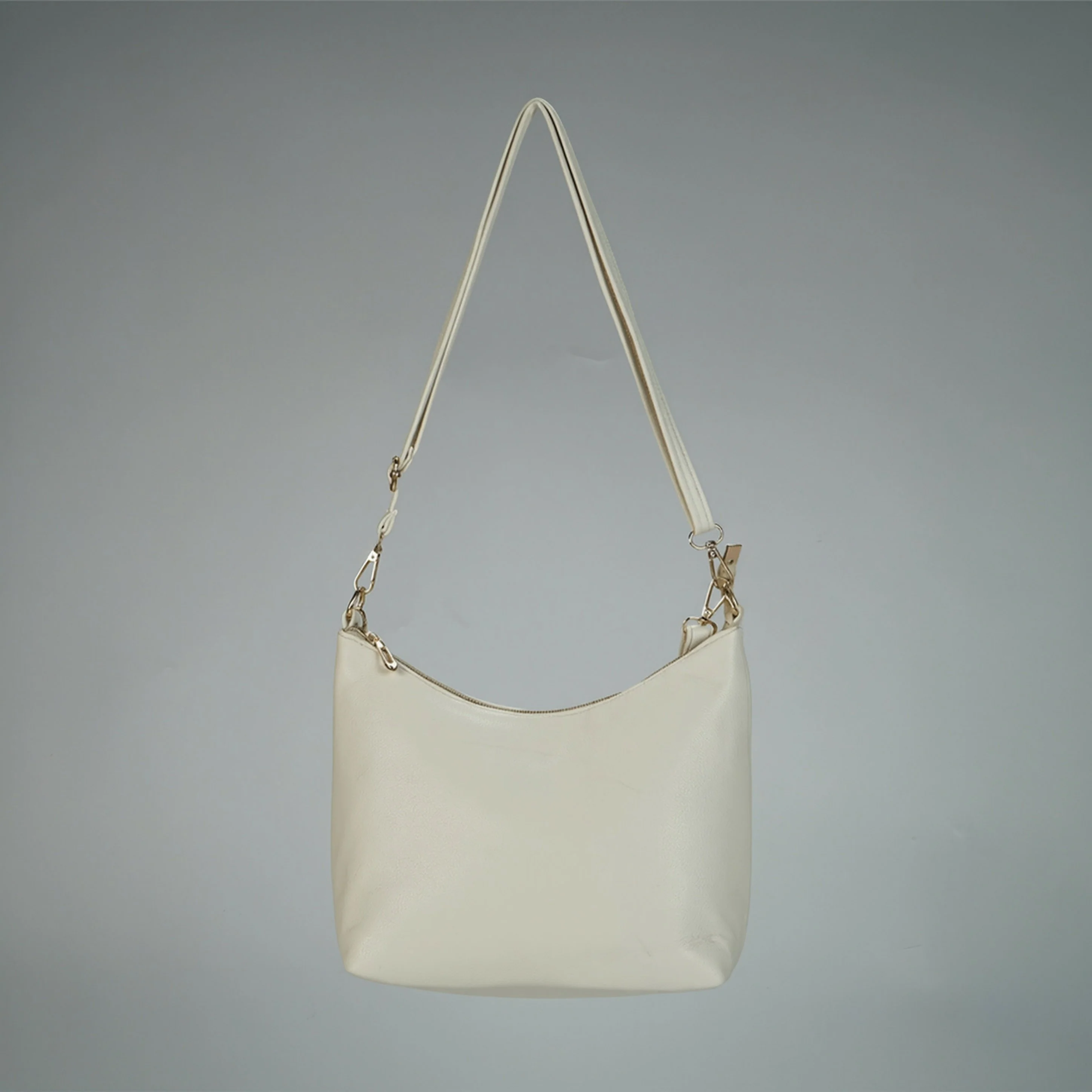 Women Solid Sling Bag - Image 4