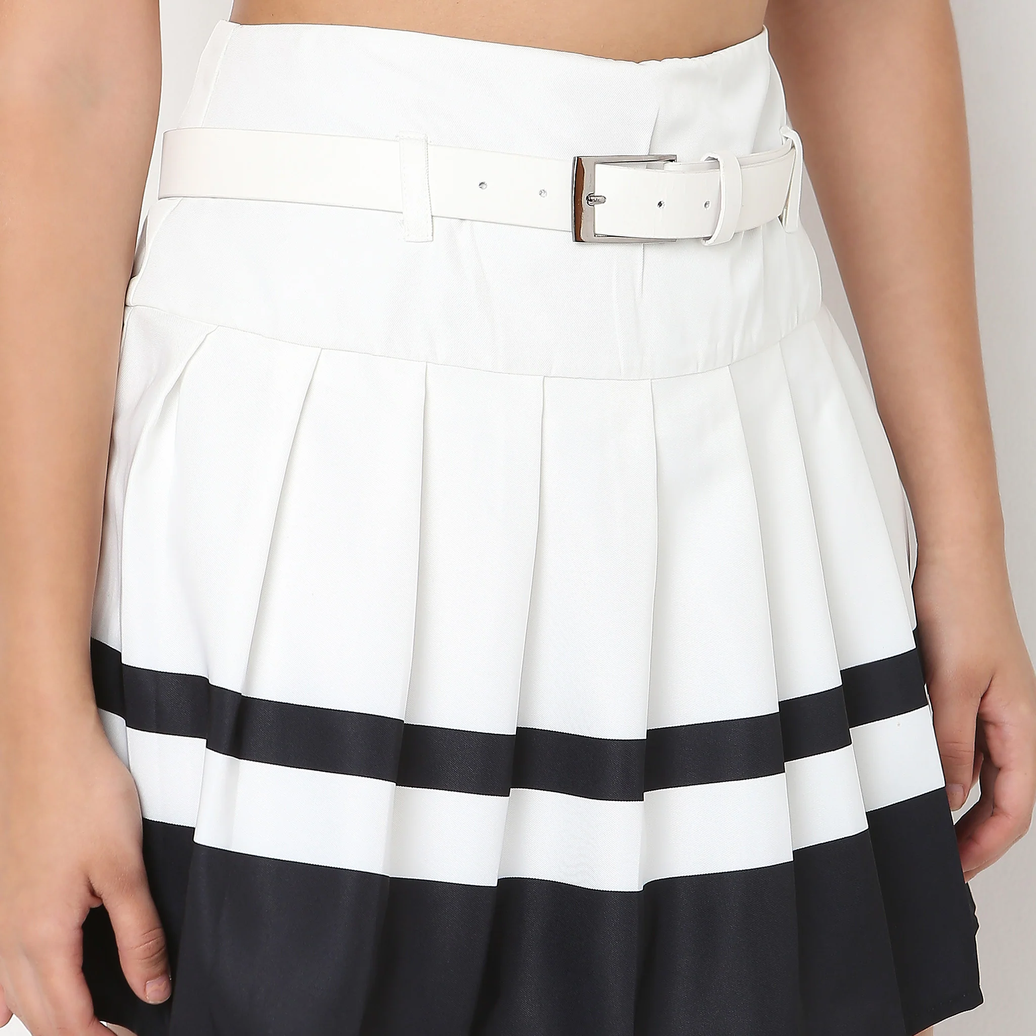 Womens Flare Fit Pleated Short Skirt Along With A Belt - Image 4